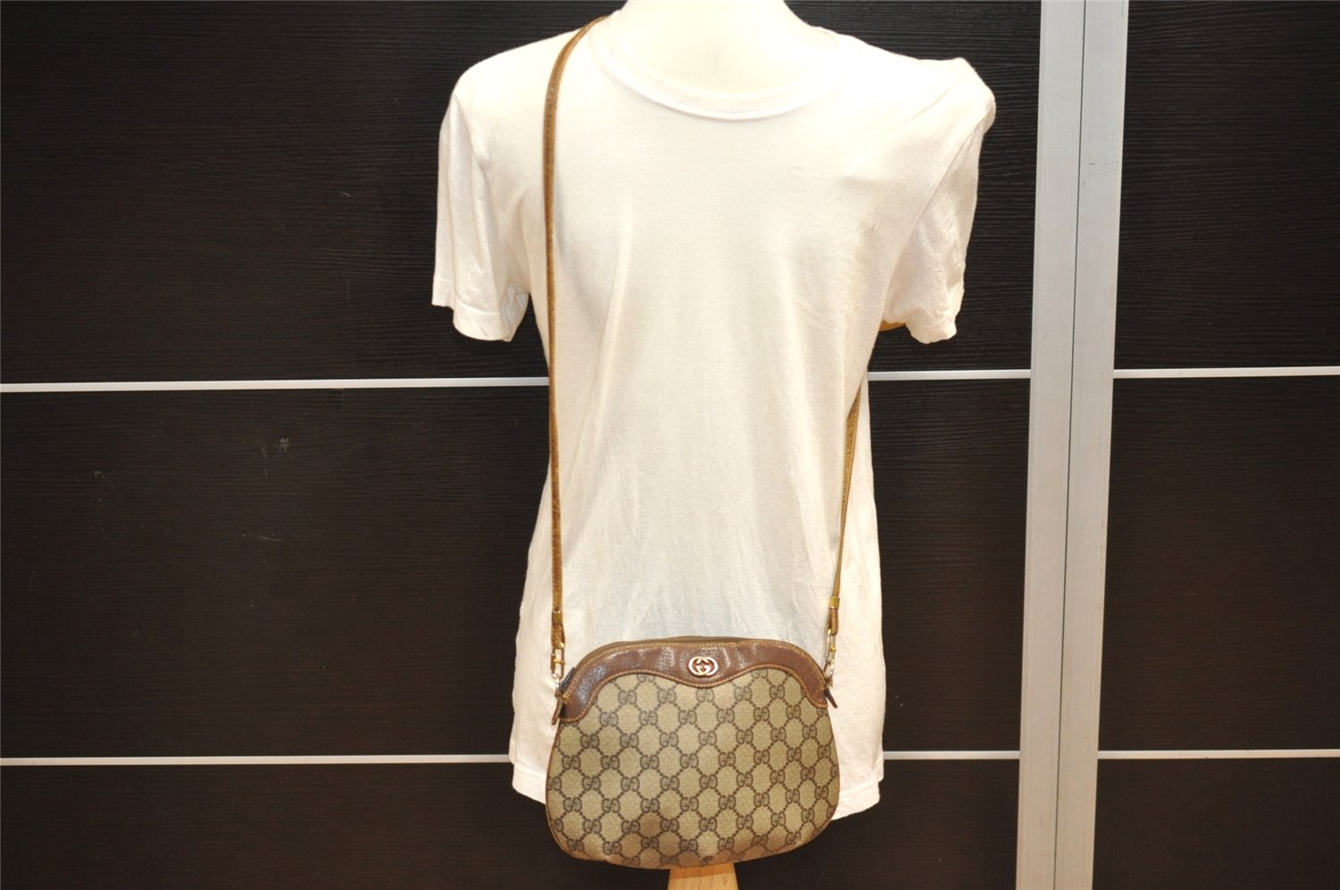 Authentic GUCCI Vintage Shoulder Cross Body Bag Purse GG PVC Leather Brown 8179J