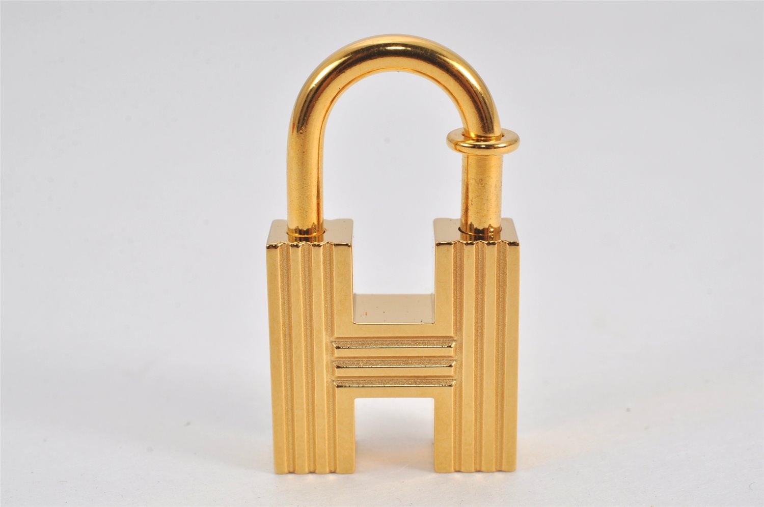 Authentic HERMES Key Charm H Padlock Motif Gold Tone 2000 Limited Box 8182K