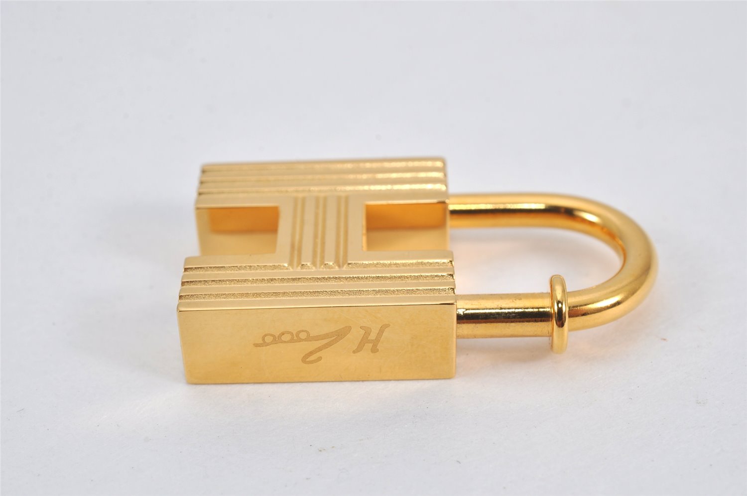 Authentic HERMES Key Charm H Padlock Motif Gold Tone 2000 Limited Box 8182K