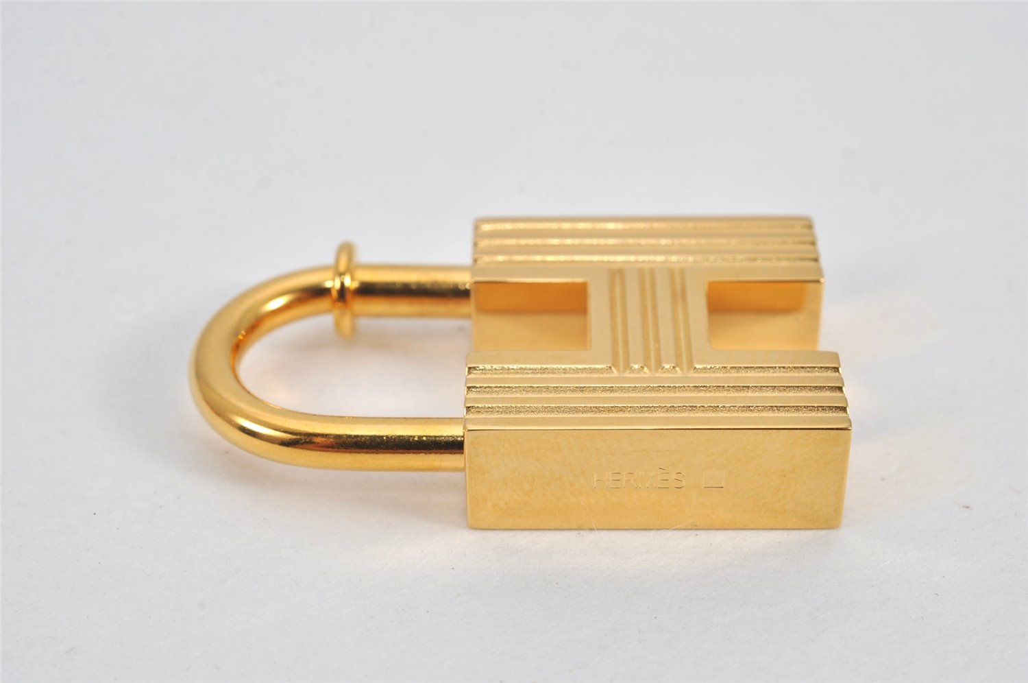 Authentic HERMES Key Charm H Padlock Motif Gold Tone 2000 Limited Box 8182K