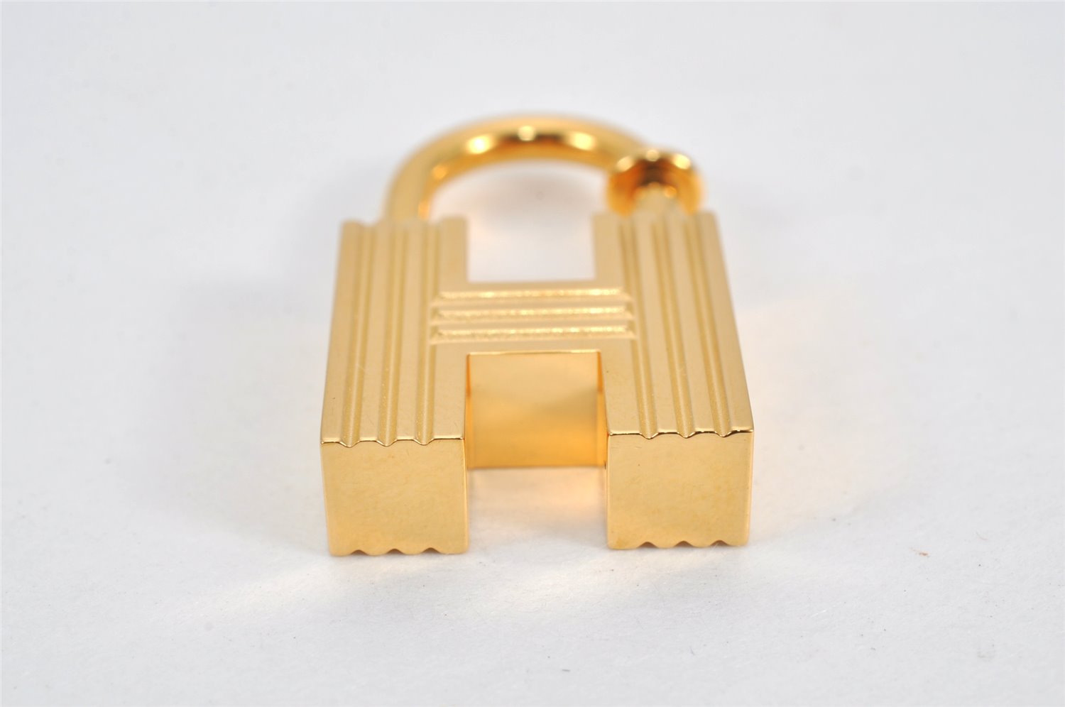 Authentic HERMES Key Charm H Padlock Motif Gold Tone 2000 Limited Box 8182K