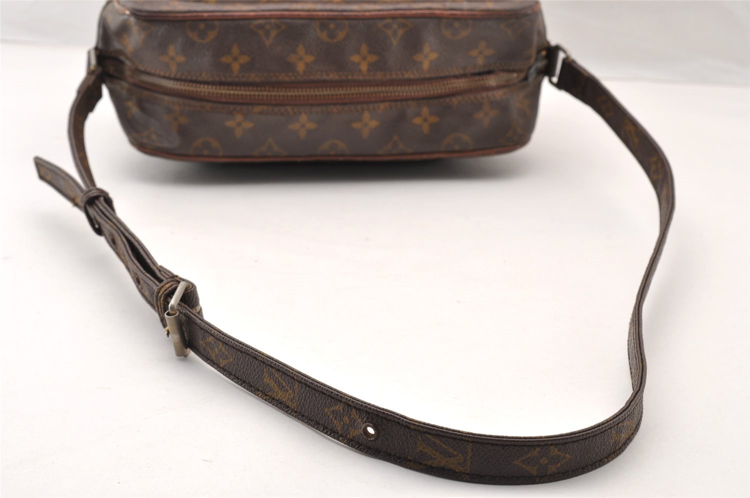 Authentic Louis Vuitton Monogram Nile Shoulder Cross Body Bag Old Model LV 8185I