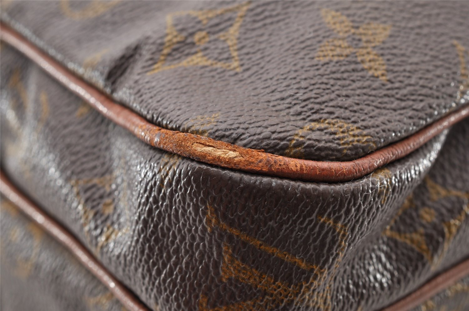 Authentic Louis Vuitton Monogram Nile Shoulder Cross Body Bag Old Model LV 8185I