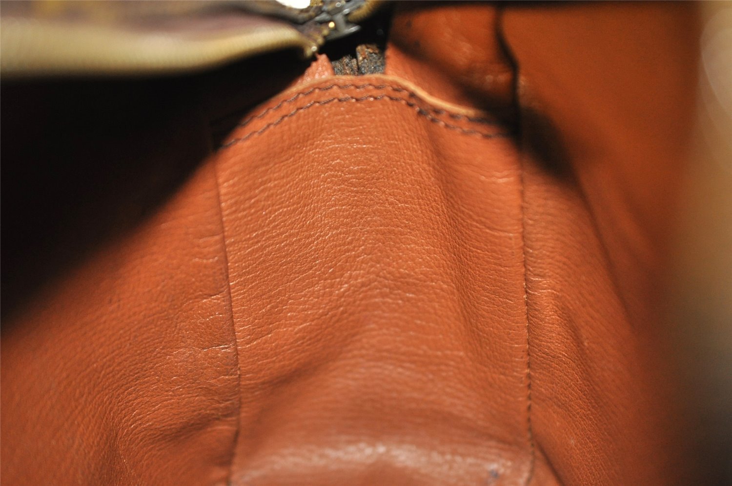 Authentic Louis Vuitton Monogram Nile Shoulder Cross Body Bag Old Model LV 8185I