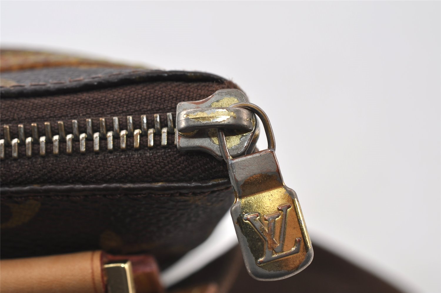 Authentic Louis Vuitton Monogram Pochette Bosphore Shoulder Bag M40044 LV 8188I