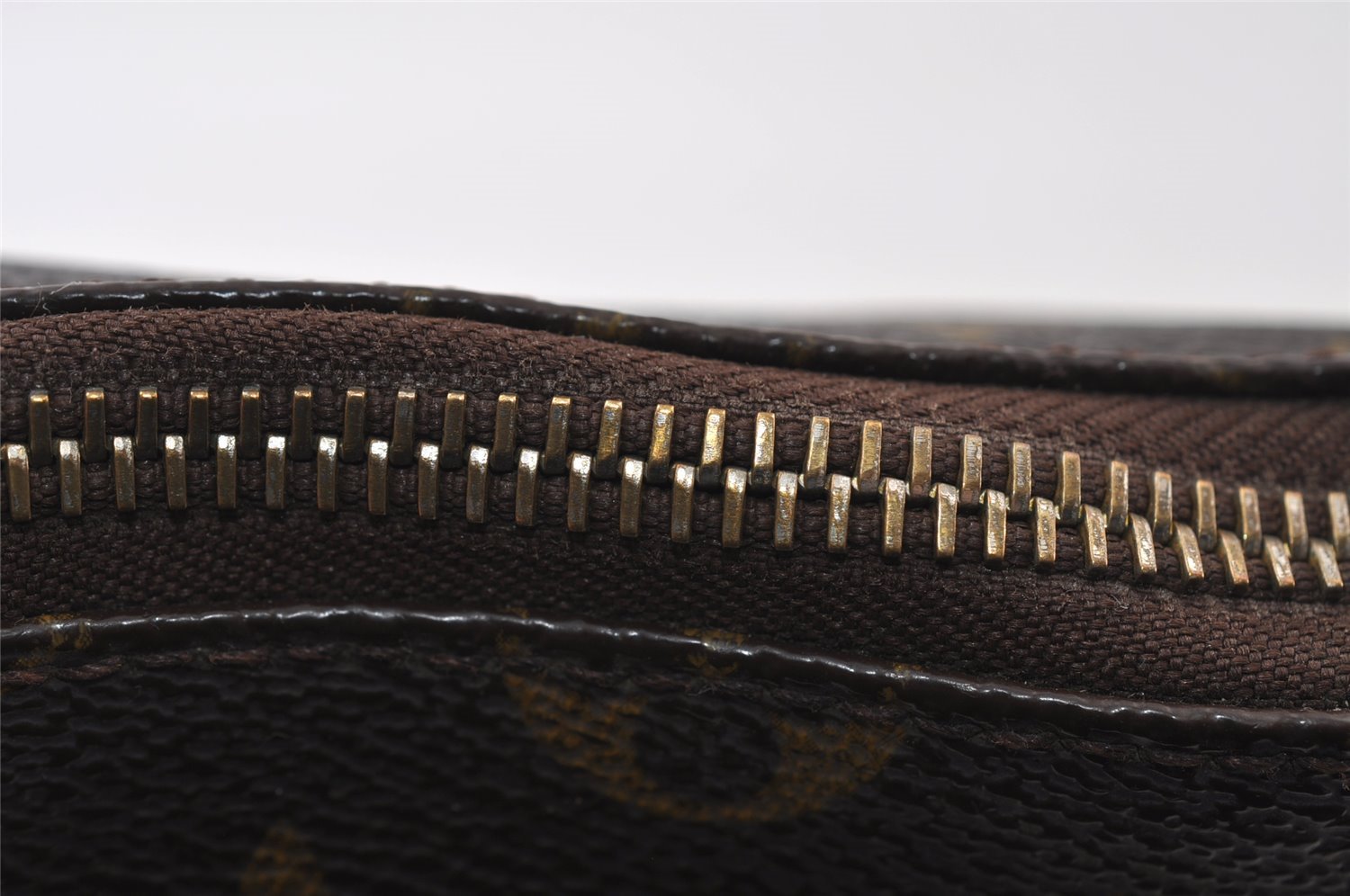 Authentic Louis Vuitton Monogram Pochette Bosphore Shoulder Bag M40044 LV 8188I