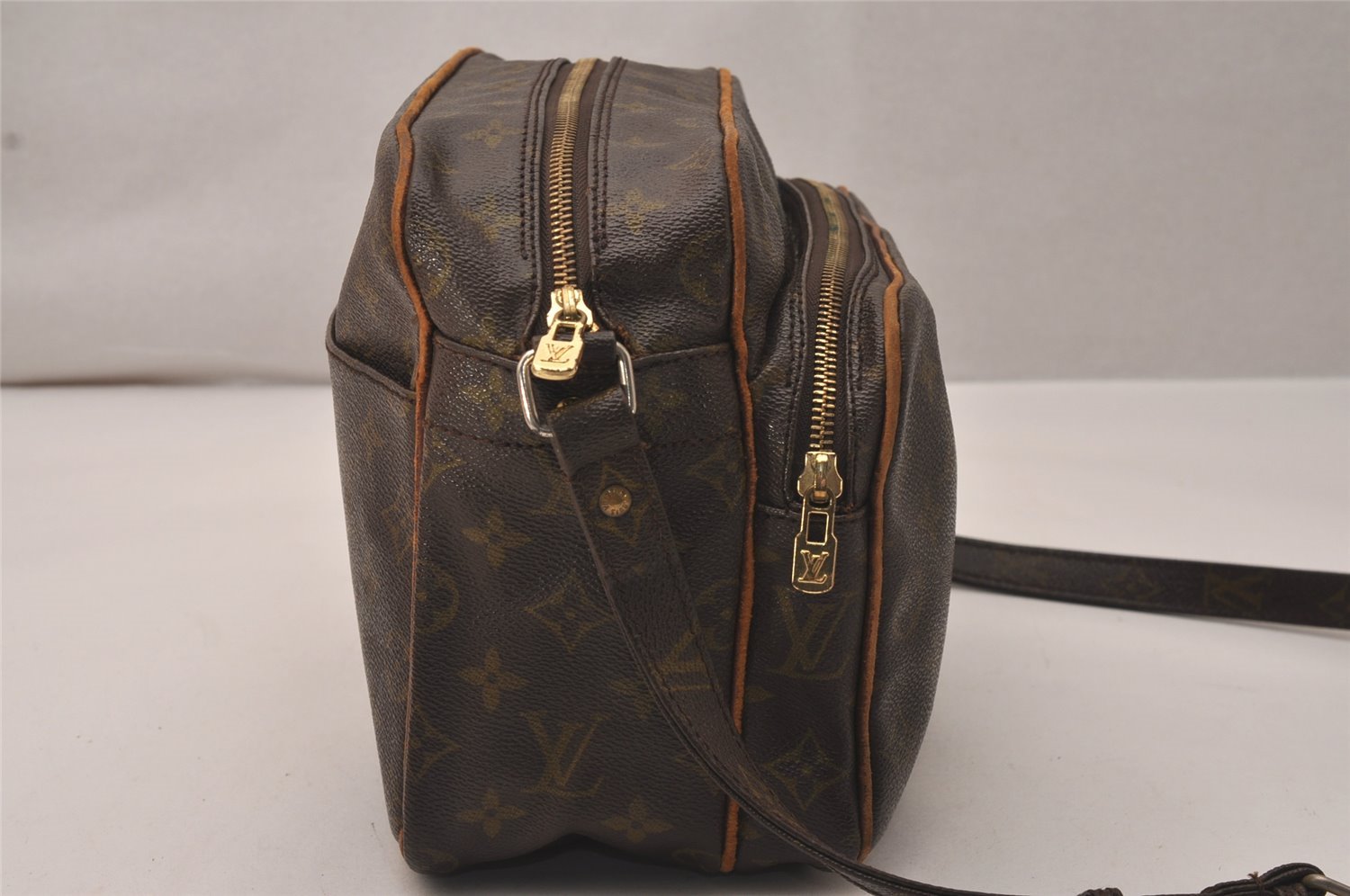 Authentic Louis Vuitton Monogram Nile Shoulder Cross Body Bag Old Model LV 8191J