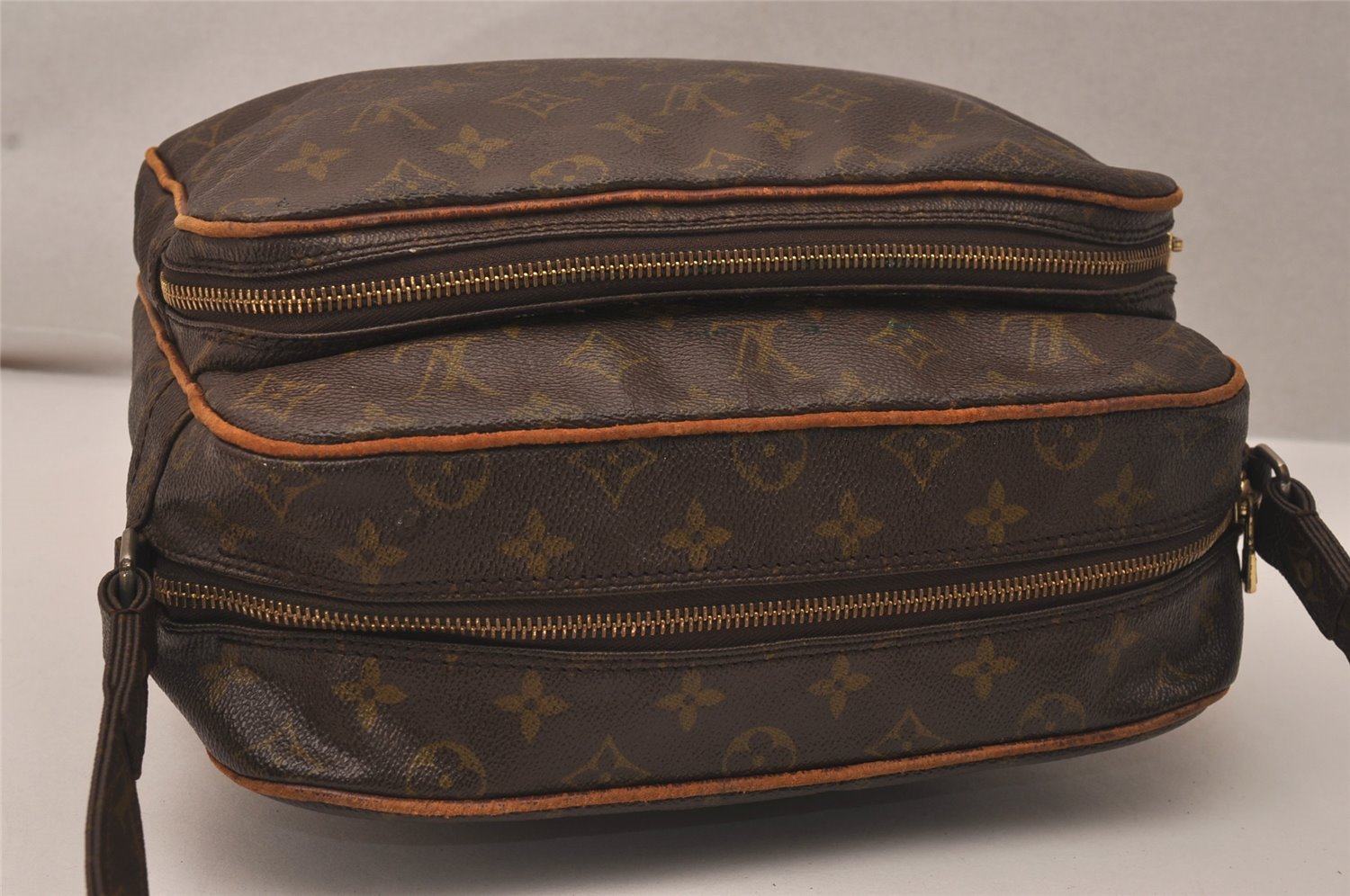 Authentic Louis Vuitton Monogram Nile Shoulder Cross Body Bag Old Model LV 8191J