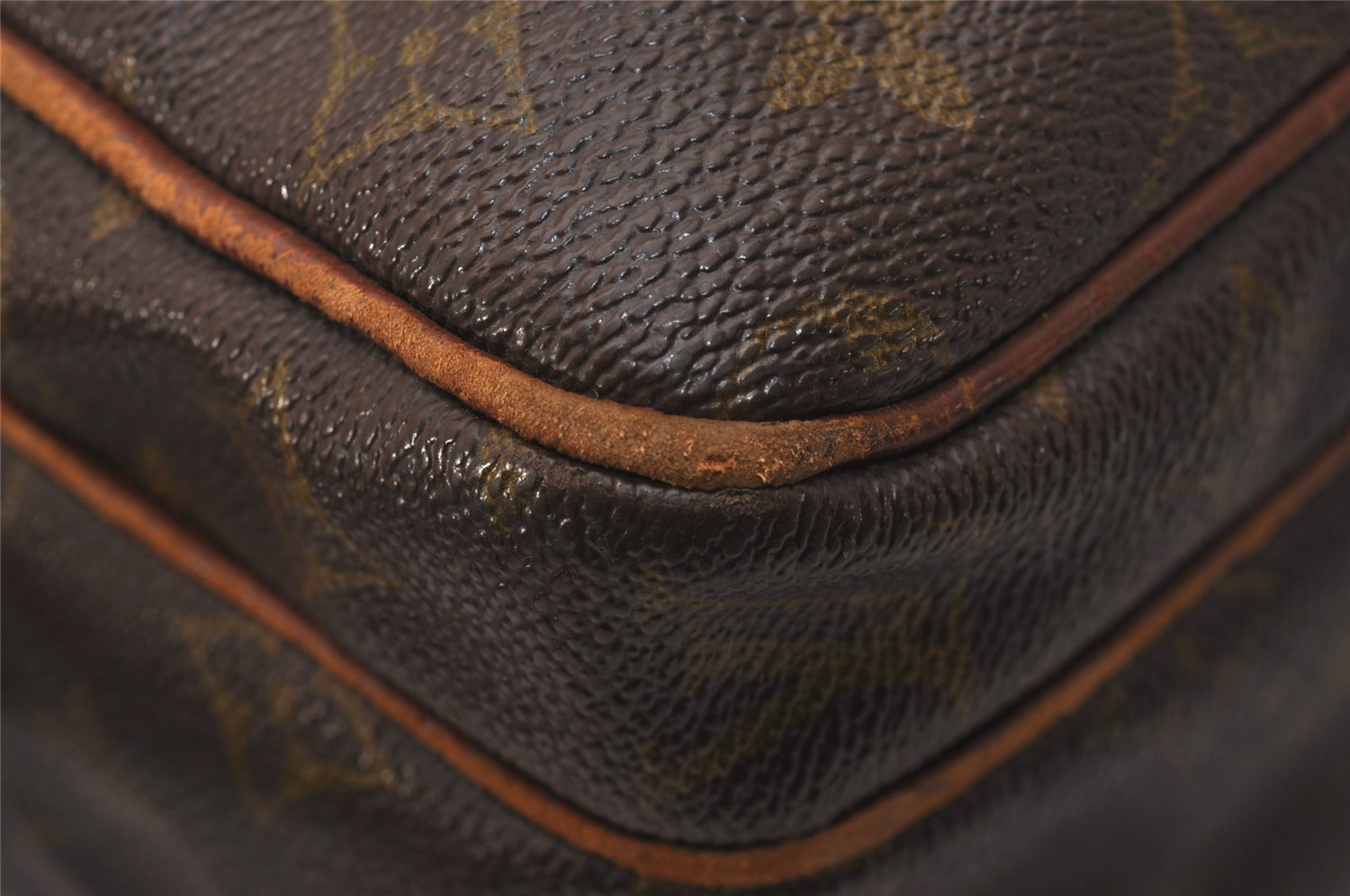 Authentic Louis Vuitton Monogram Nile Shoulder Cross Body Bag Old Model LV 8191J