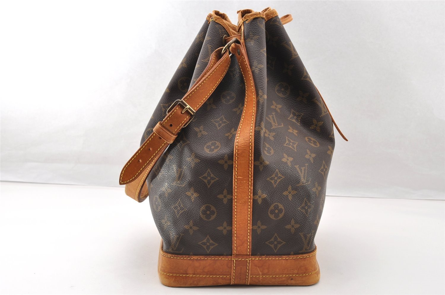 Authentic Louis Vuitton Monogram Noe Shoulder Drawstring Bag M42224 LV 8193I