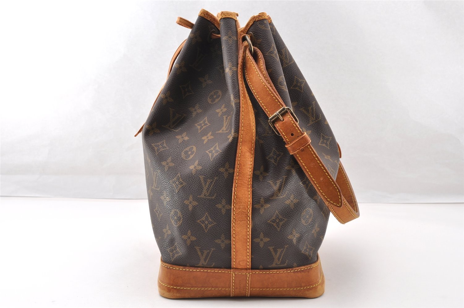 Authentic Louis Vuitton Monogram Noe Shoulder Drawstring Bag M42224 LV 8193I