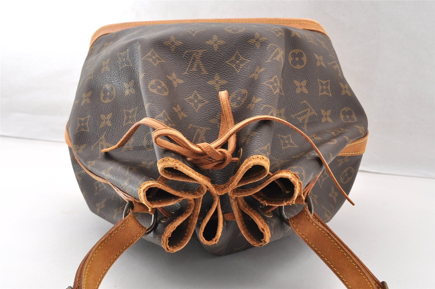 Authentic Louis Vuitton Monogram Noe Shoulder Drawstring Bag M42224 LV 8193I