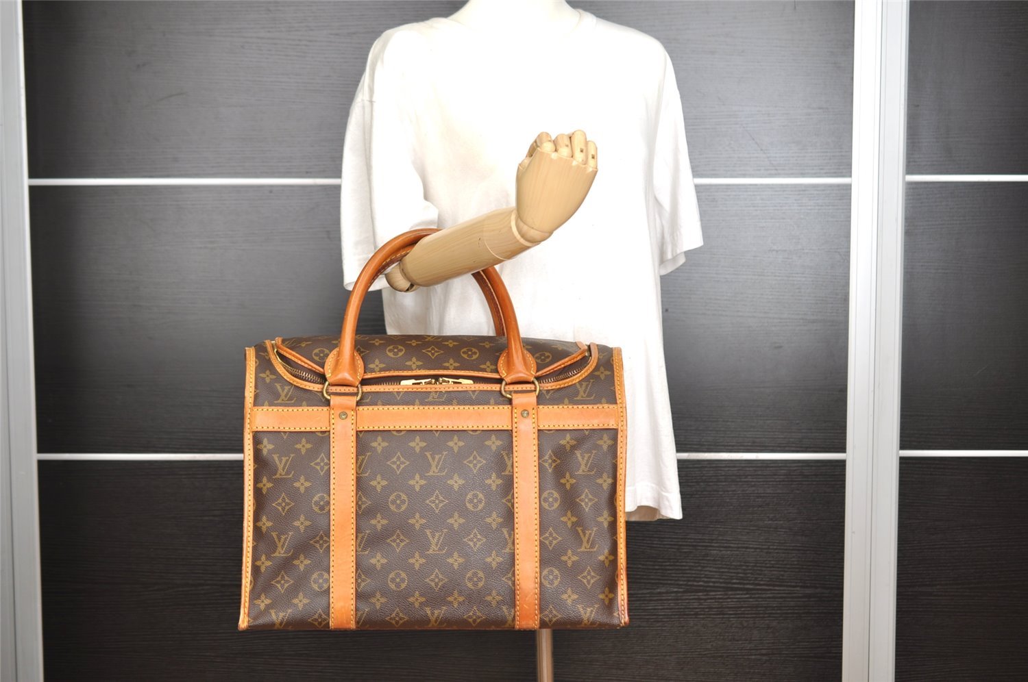 Authentic Louis Vuitton Monogram Sac Chien 40 Pet Carrier Bag M42024 LV 8199I