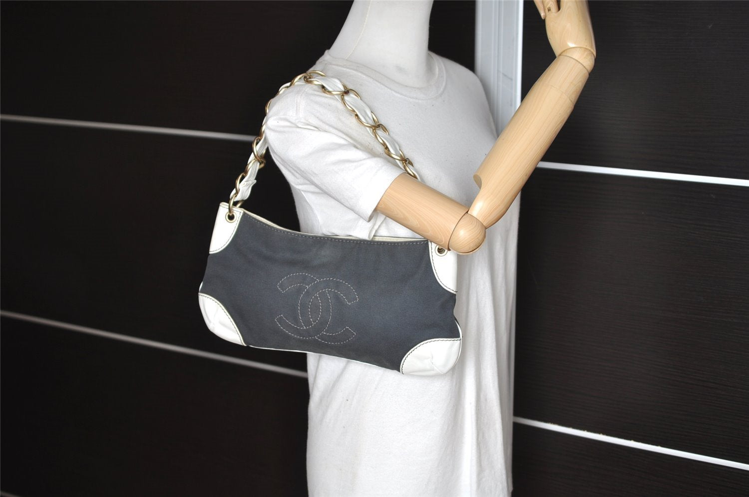 Authentic CHANEL Canvas Leather CC Logo Chain Shoulder Bag Navy Blue 8208I