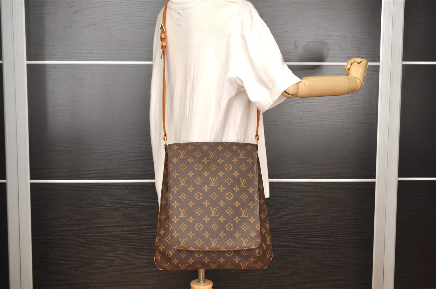 Authentic Louis Vuitton Monogram Musette Shoulder Cross Body Bag M51256 LV 8220I