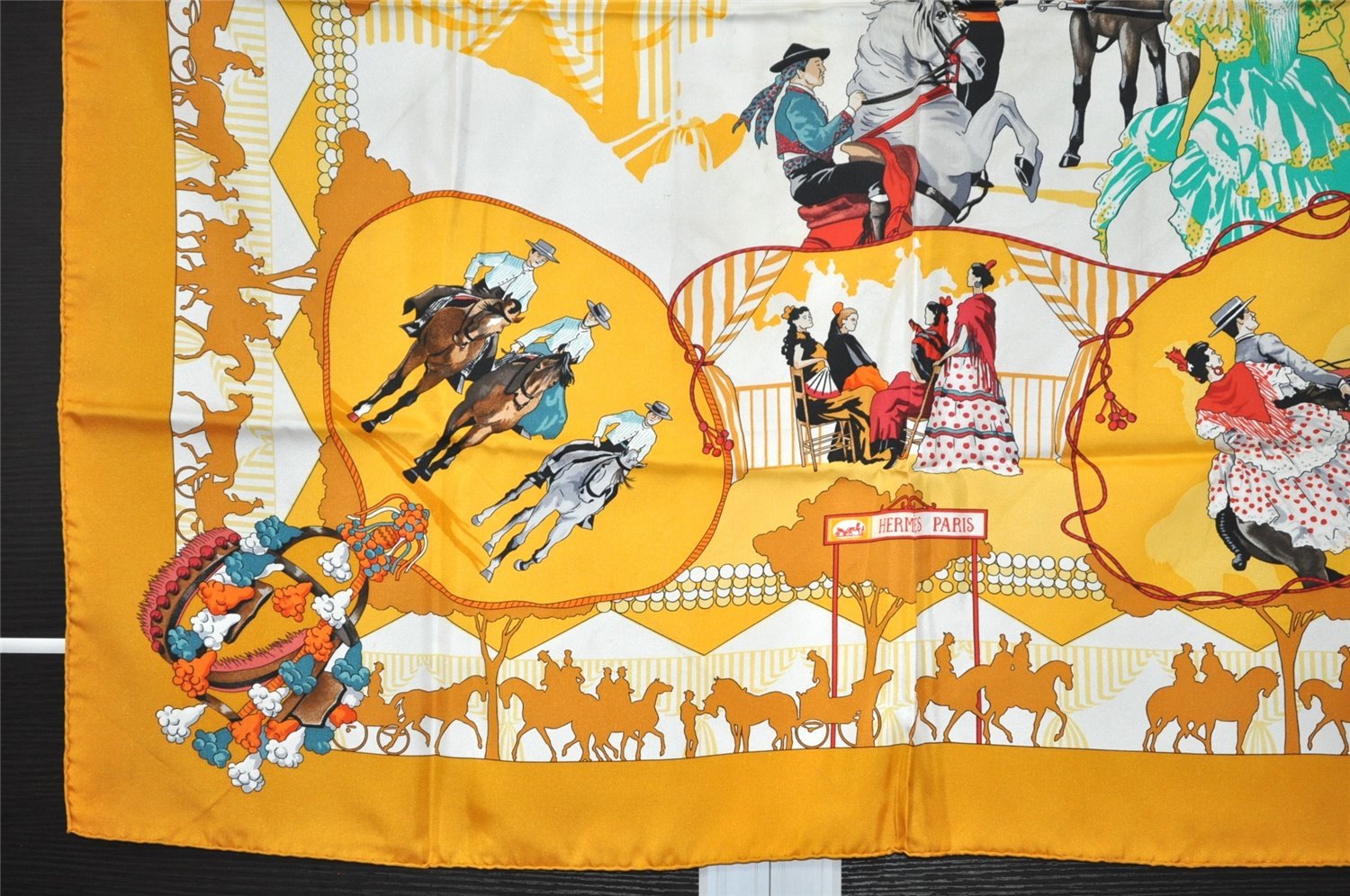 Authentic HERMES Carre 90 Scarf 