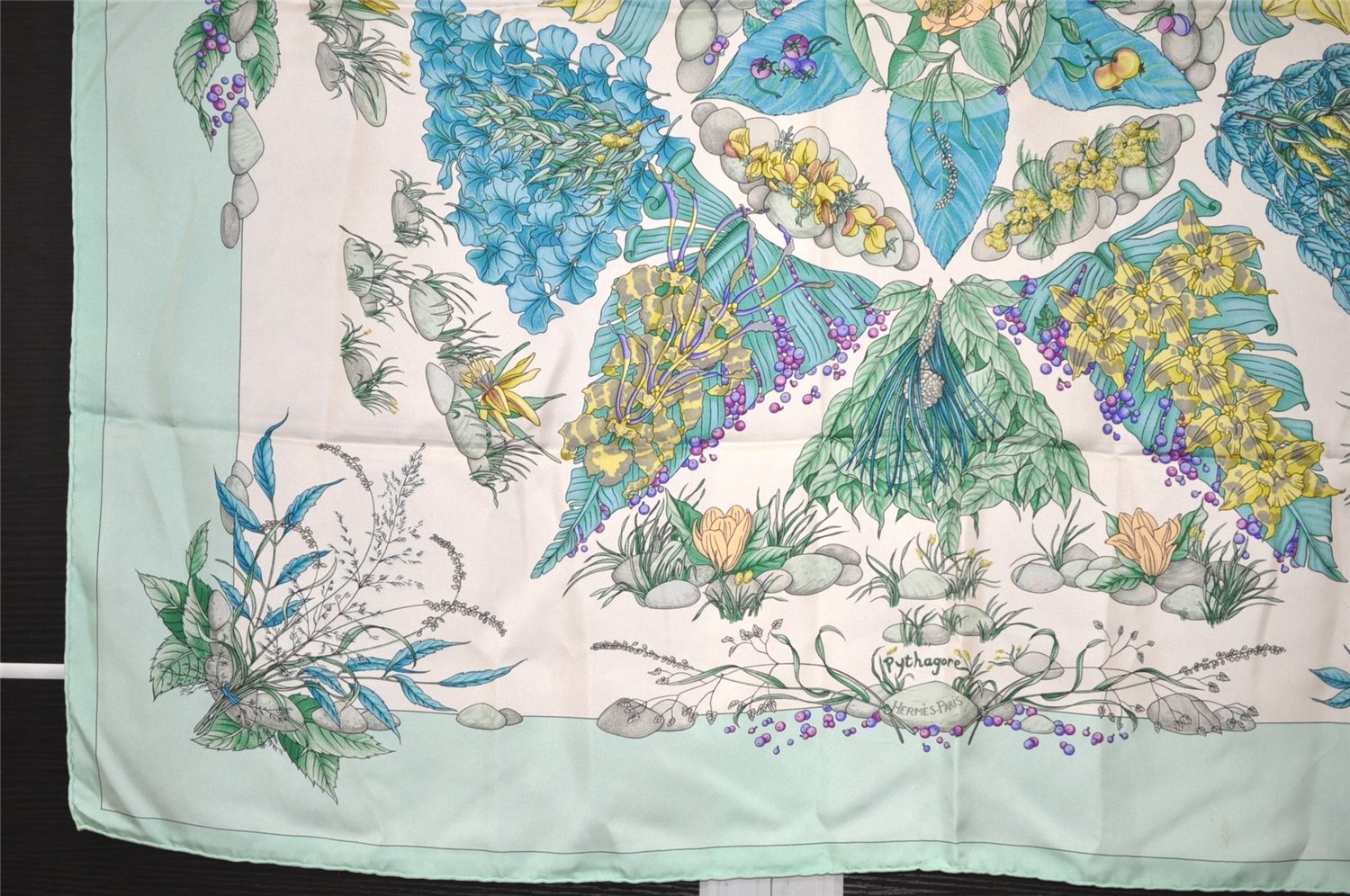 Authentic HERMES Carre 90 Scarf 