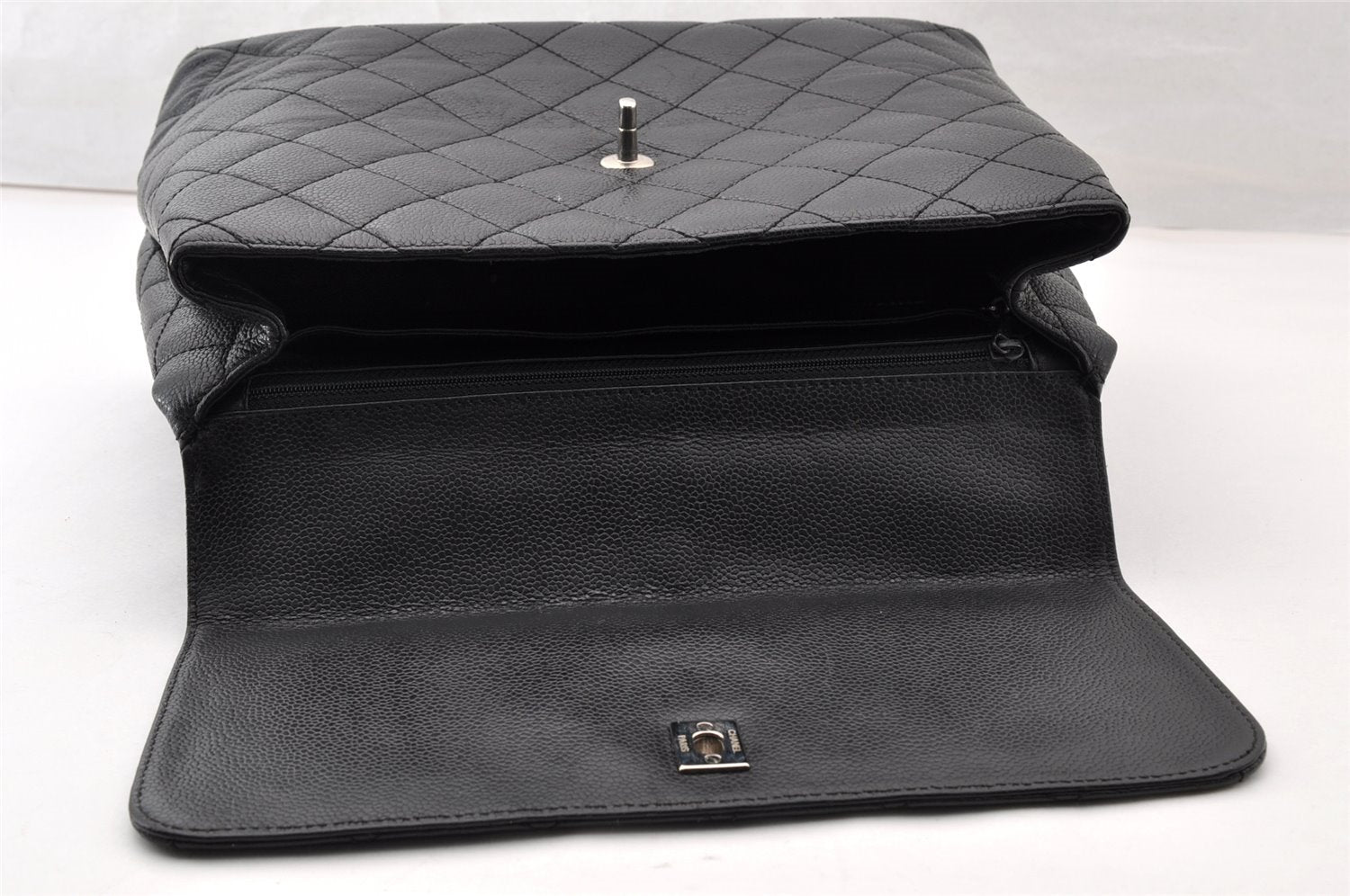 Authentic CHANEL Caviar Skin Matelasse Turnlock Hand Bag Purse Black 8235I