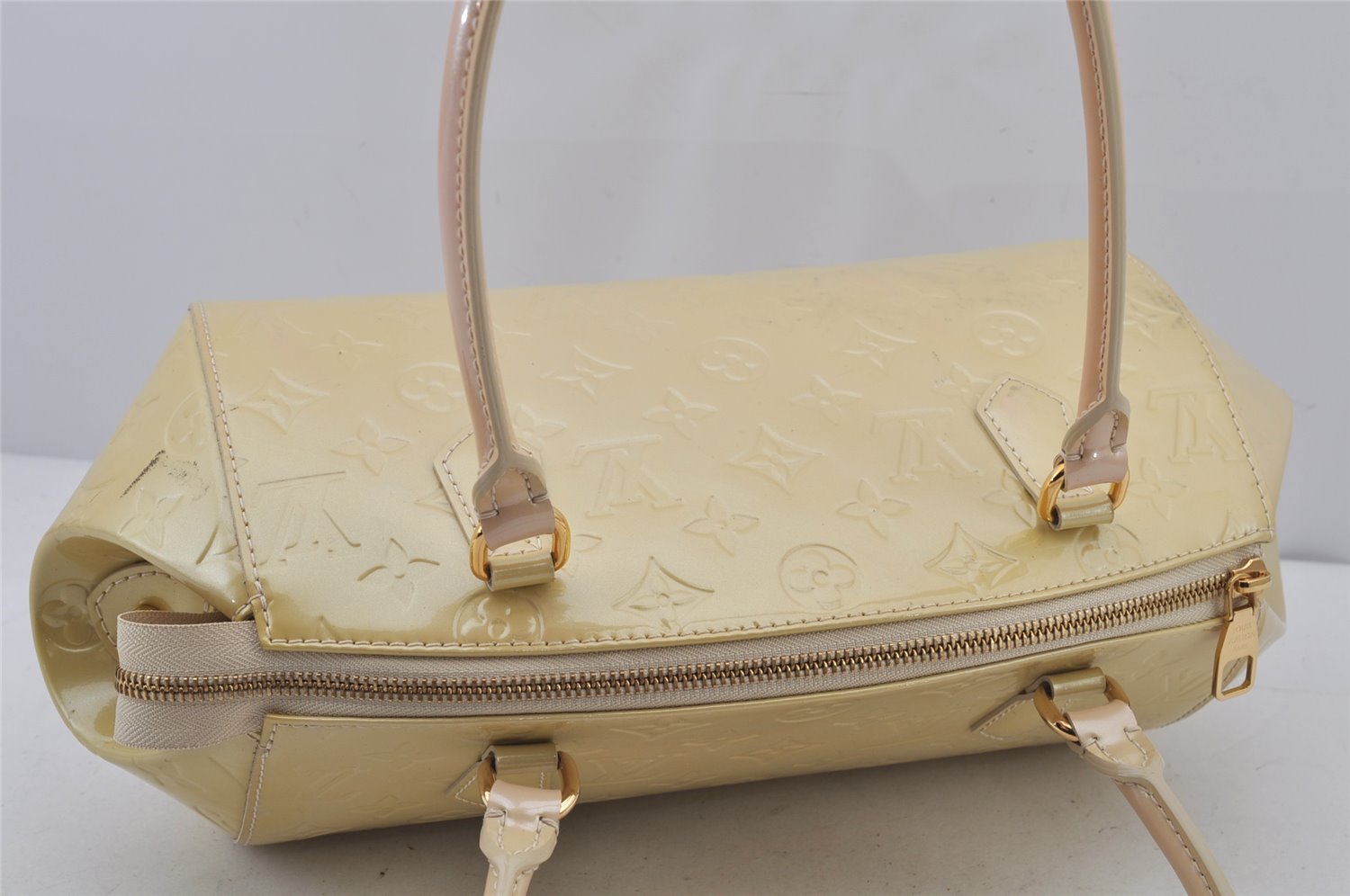 Authentic Louis Vuitton Vernis Sherwood PM Hand Bag Light Yellow M91491 LV 8240J