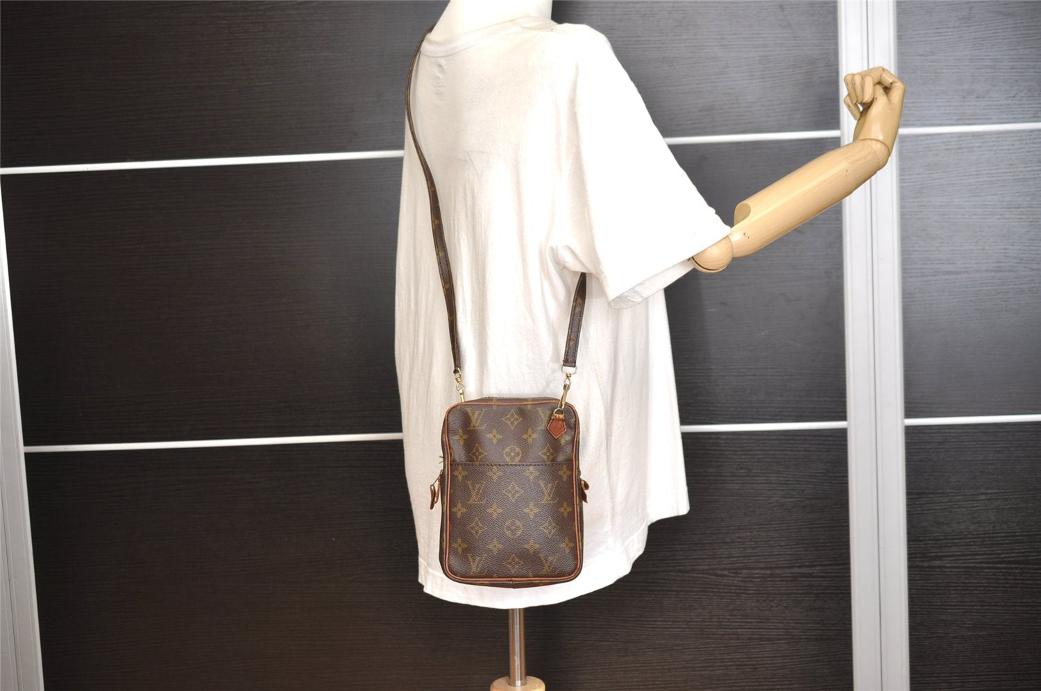 Authentic Louis Vuitton Monogram Danube Shoulder Cross Bag Old Model LV 8241J