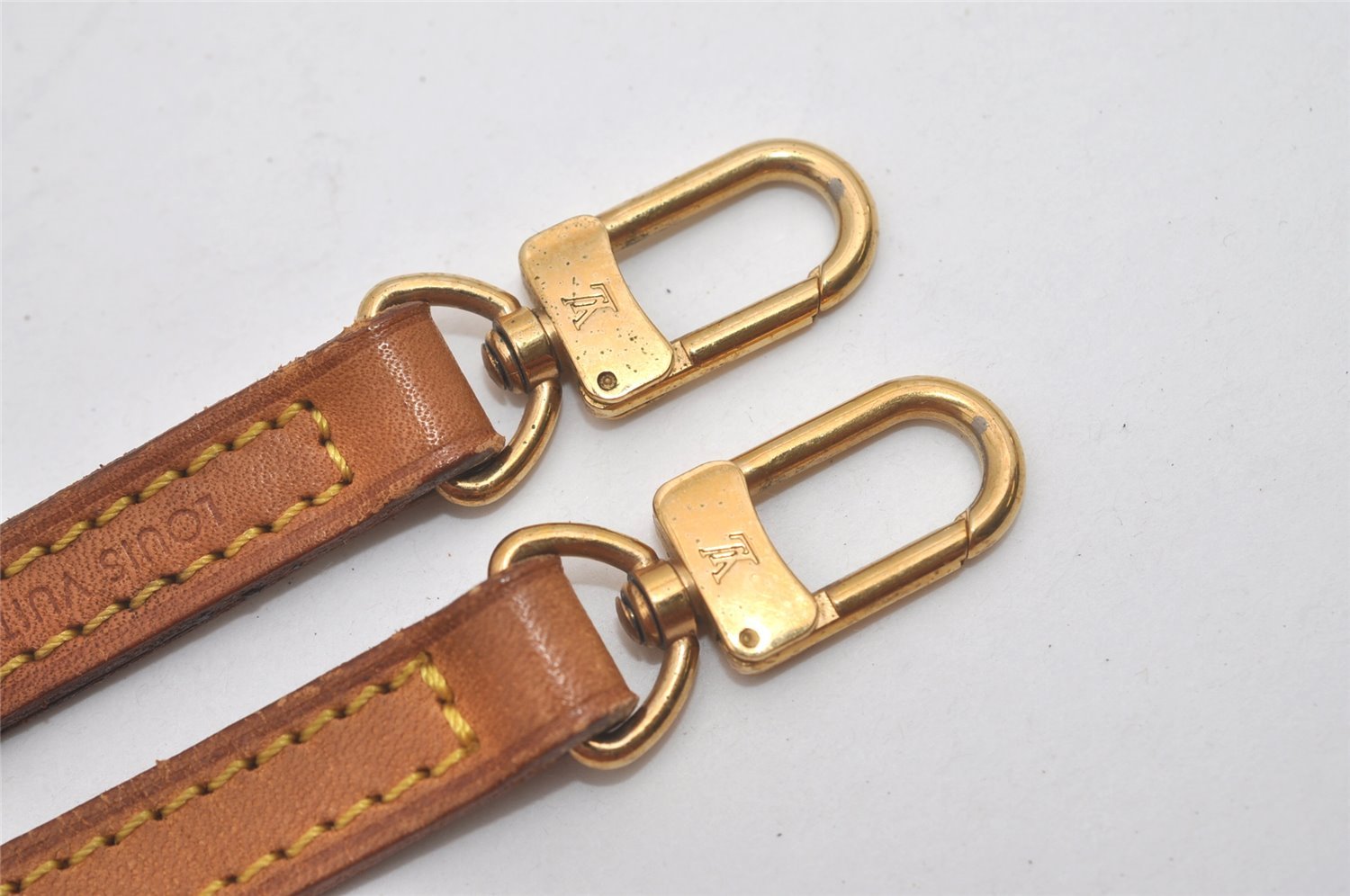 Authentic Louis Vuitton Leather Shoulder Strap Beige 46.9