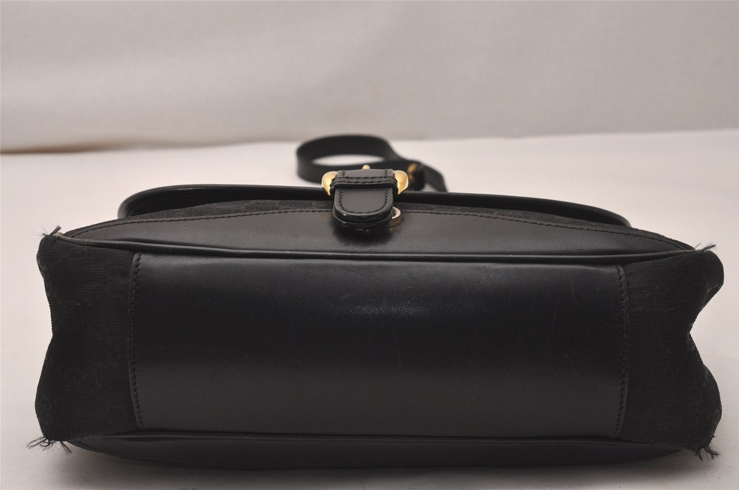 Authentic GUCCI Shoulder Cross Body Bag GG Canvas Leather Black Junk 8250J