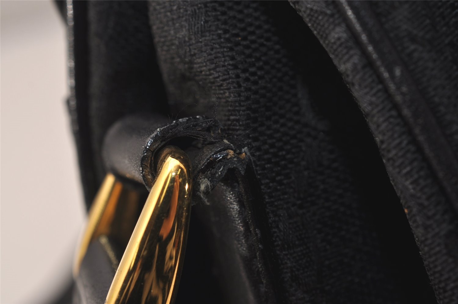 Authentic GUCCI Shoulder Cross Body Bag GG Canvas Leather Black Junk 8250J