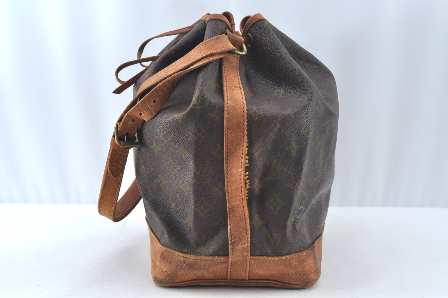 Authentic Louis Vuitton Monogram Noe Shoulder Drawstring Bag Old Model LV 8258J