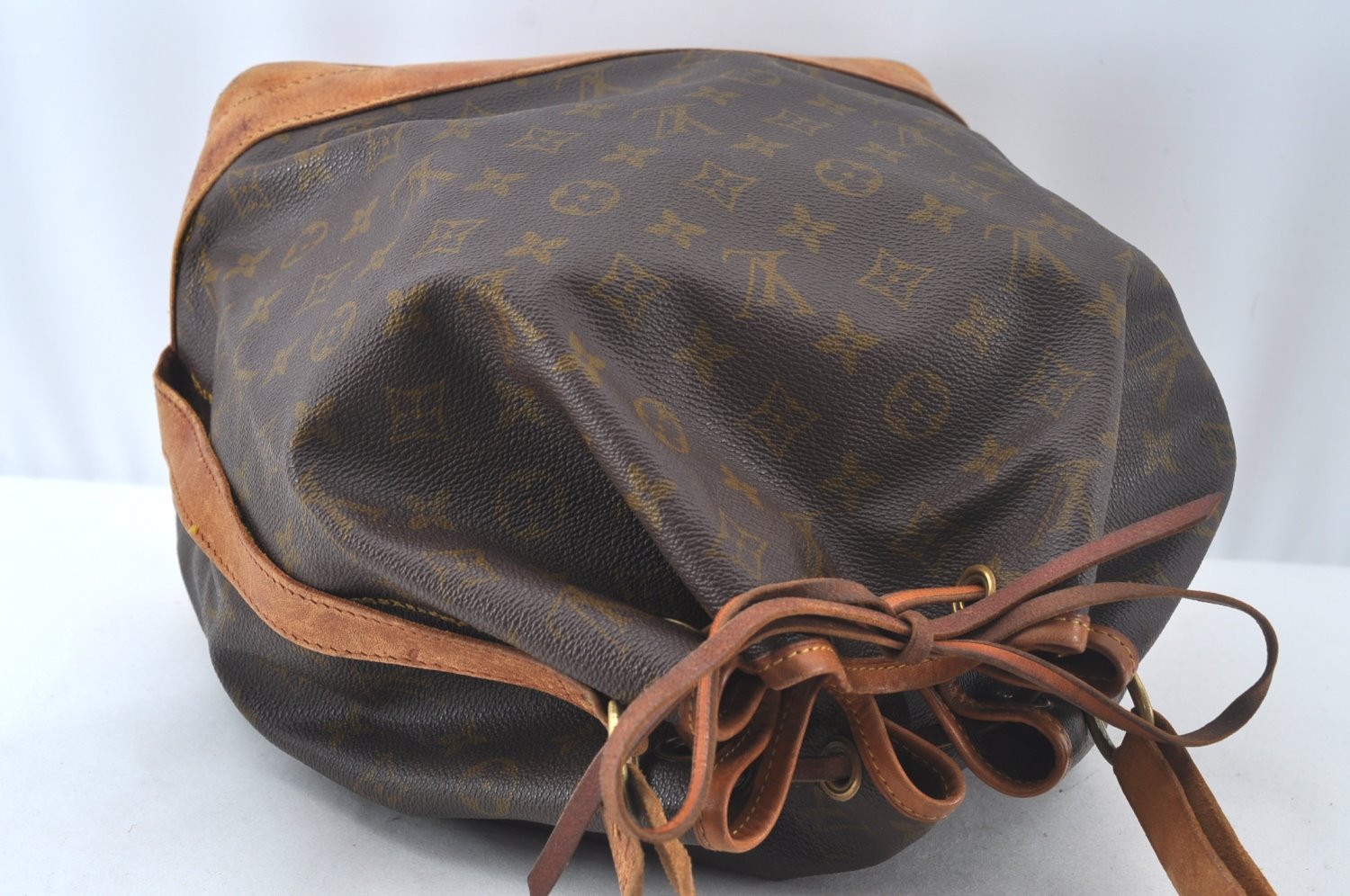 Authentic Louis Vuitton Monogram Noe Shoulder Drawstring Bag Old Model LV 8258J