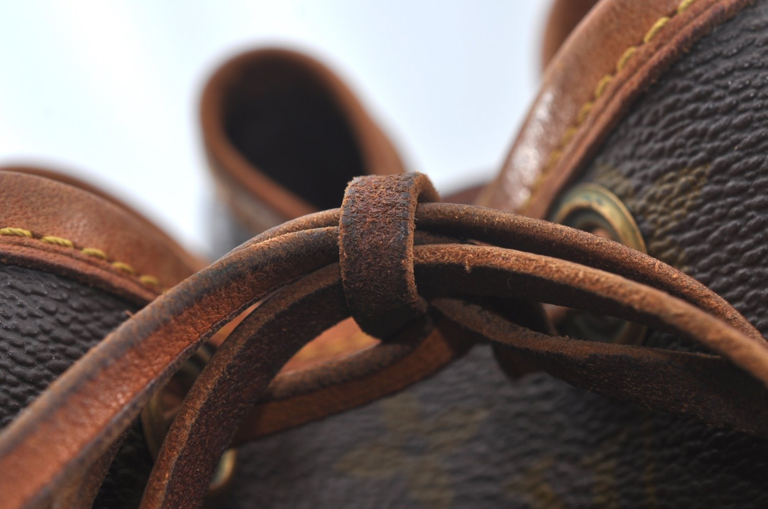 Authentic Louis Vuitton Monogram Noe Shoulder Drawstring Bag Old Model LV 8258J