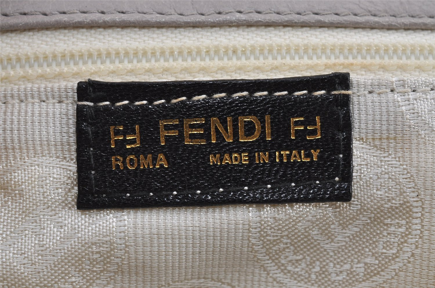 Authentic FENDI Vintage Shoulder Cross Body Bag Purse Leather Light Gray 8278J