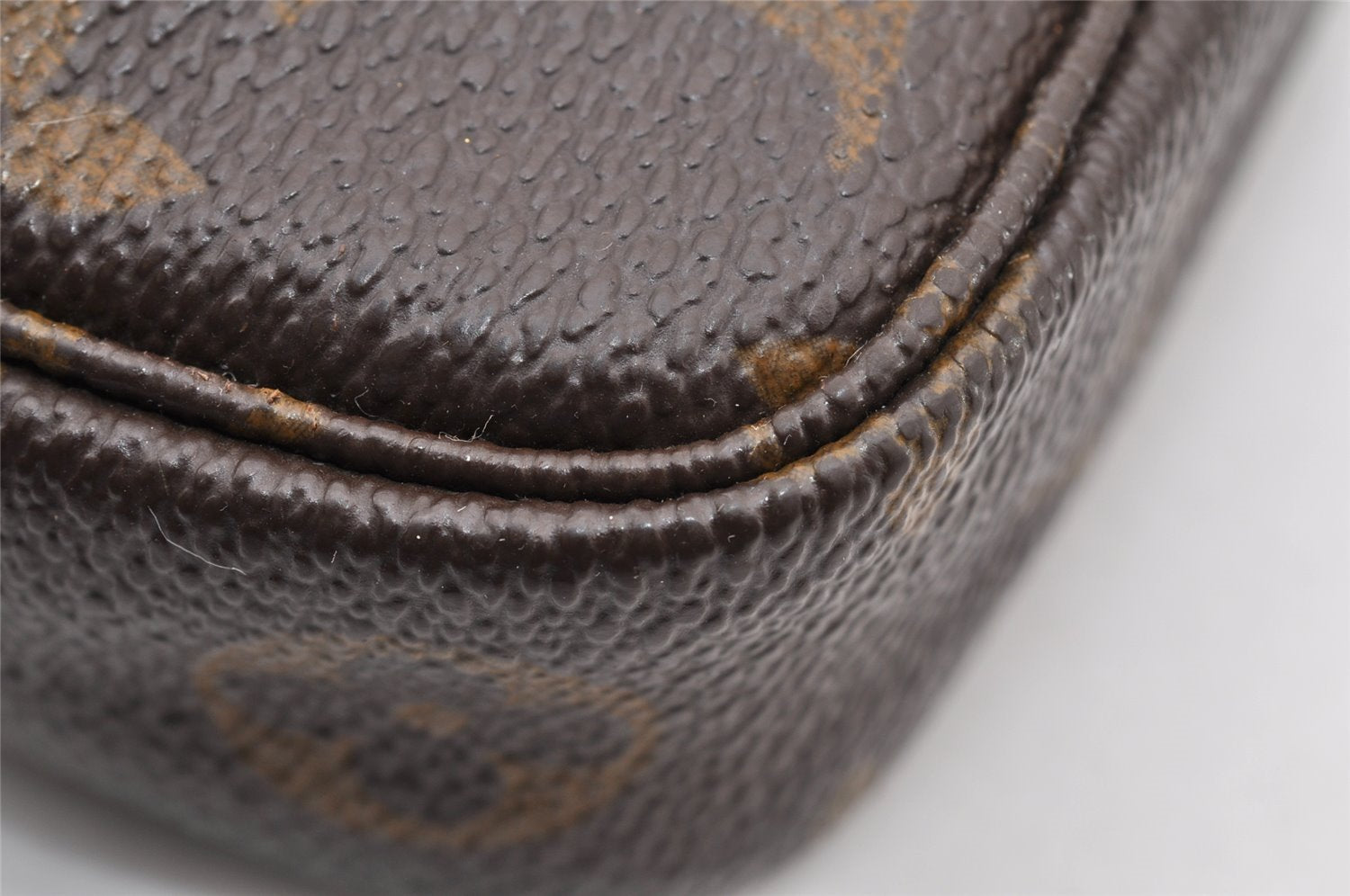 Authentic Louis Vuitton Monogram Pochette Accessoires Shoulder Cross Pouch 8291I