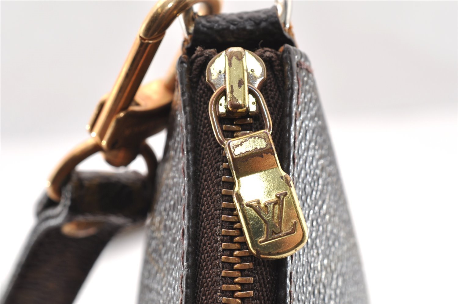 Authentic Louis Vuitton Monogram Pochette Accessoires Shoulder Cross Pouch 8291I