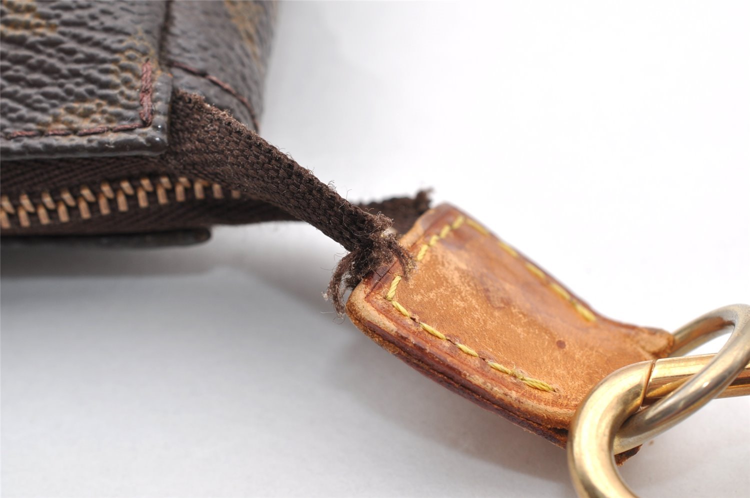 Authentic Louis Vuitton Monogram Pochette Accessoires Shoulder Cross Pouch 8291I