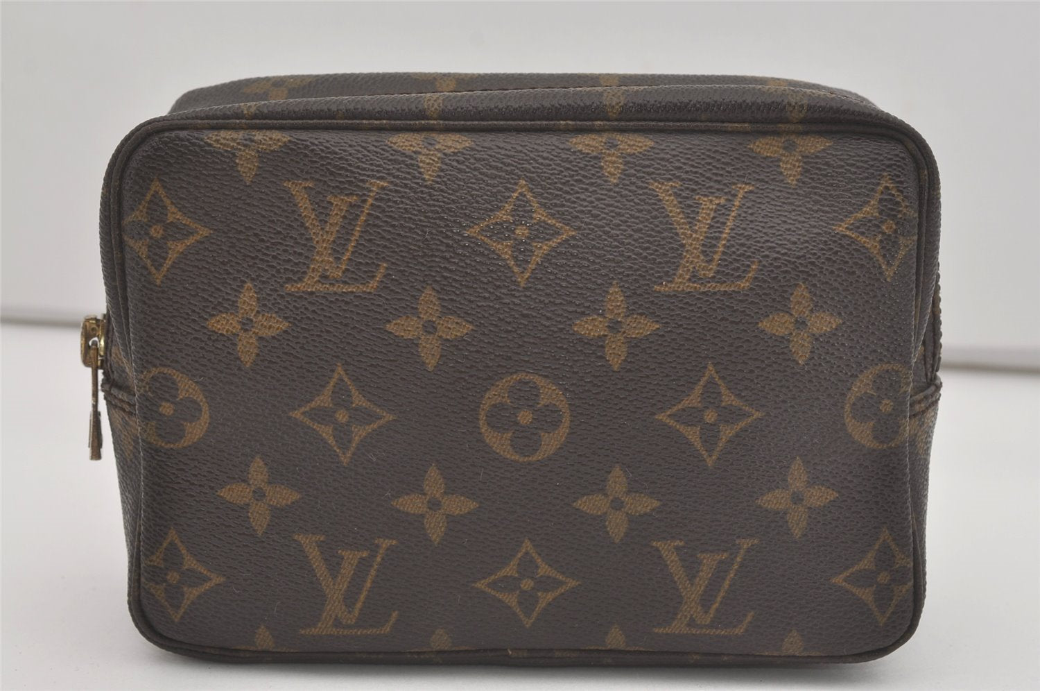 Auth Louis Vuitton Monogram Trousse Toilette 18 Clutch Hand Bag M47526 LV 8292I