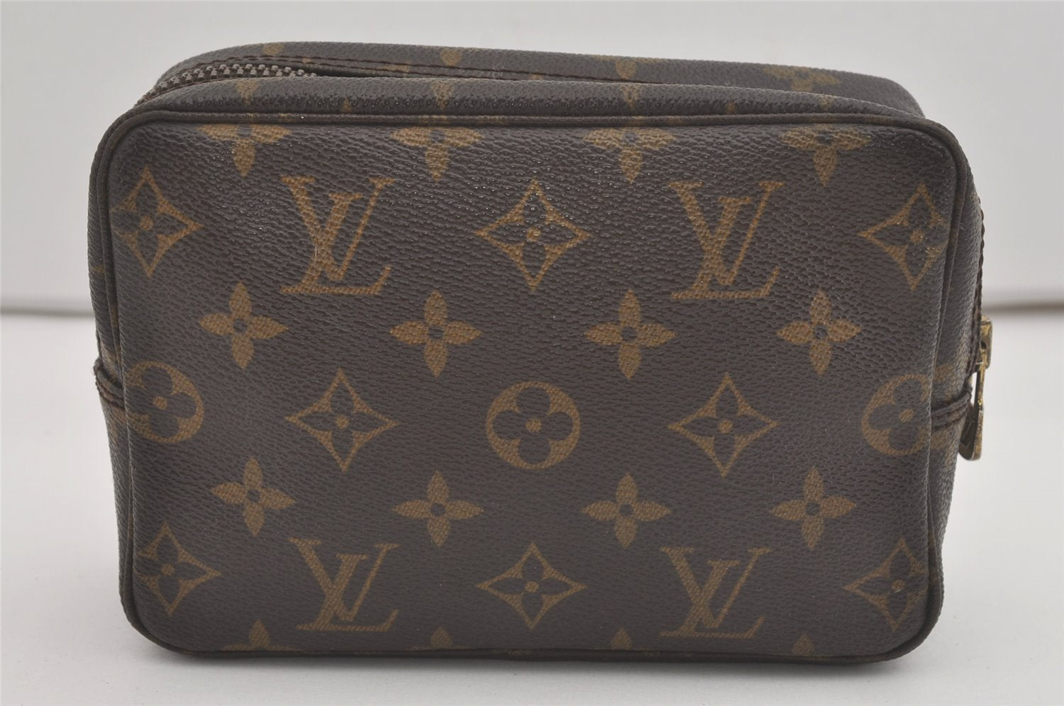 Auth Louis Vuitton Monogram Trousse Toilette 18 Clutch Hand Bag M47526 LV 8292I