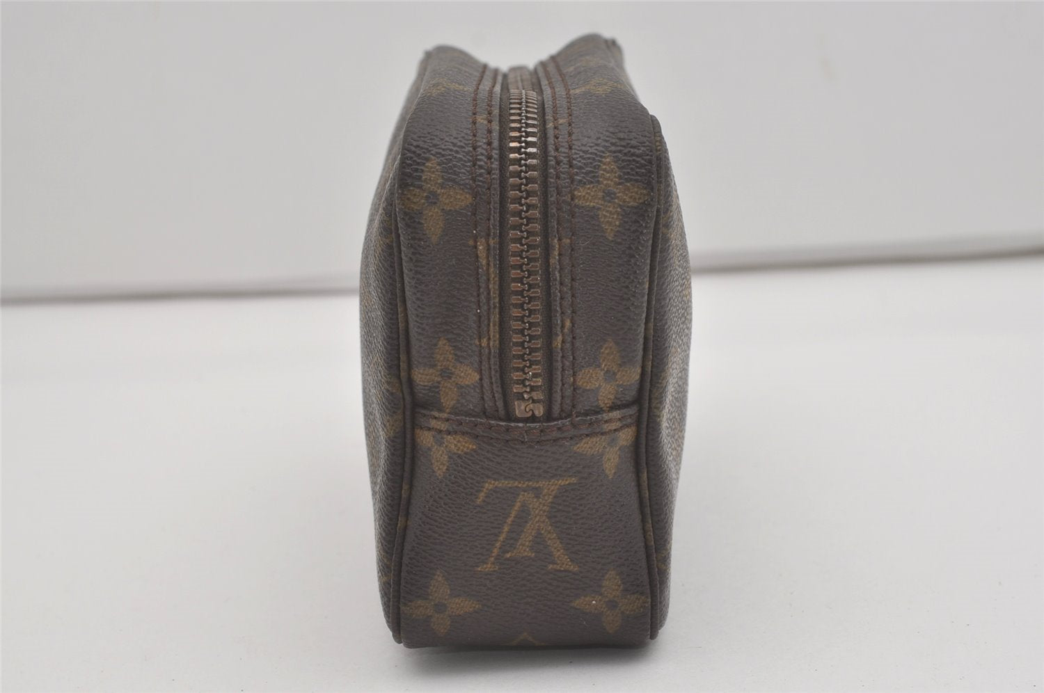 Auth Louis Vuitton Monogram Trousse Toilette 18 Clutch Hand Bag M47526 LV 8292I