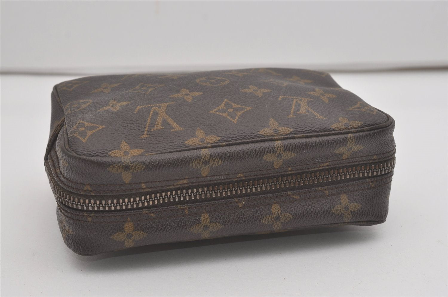 Auth Louis Vuitton Monogram Trousse Toilette 18 Clutch Hand Bag M47526 LV 8292I