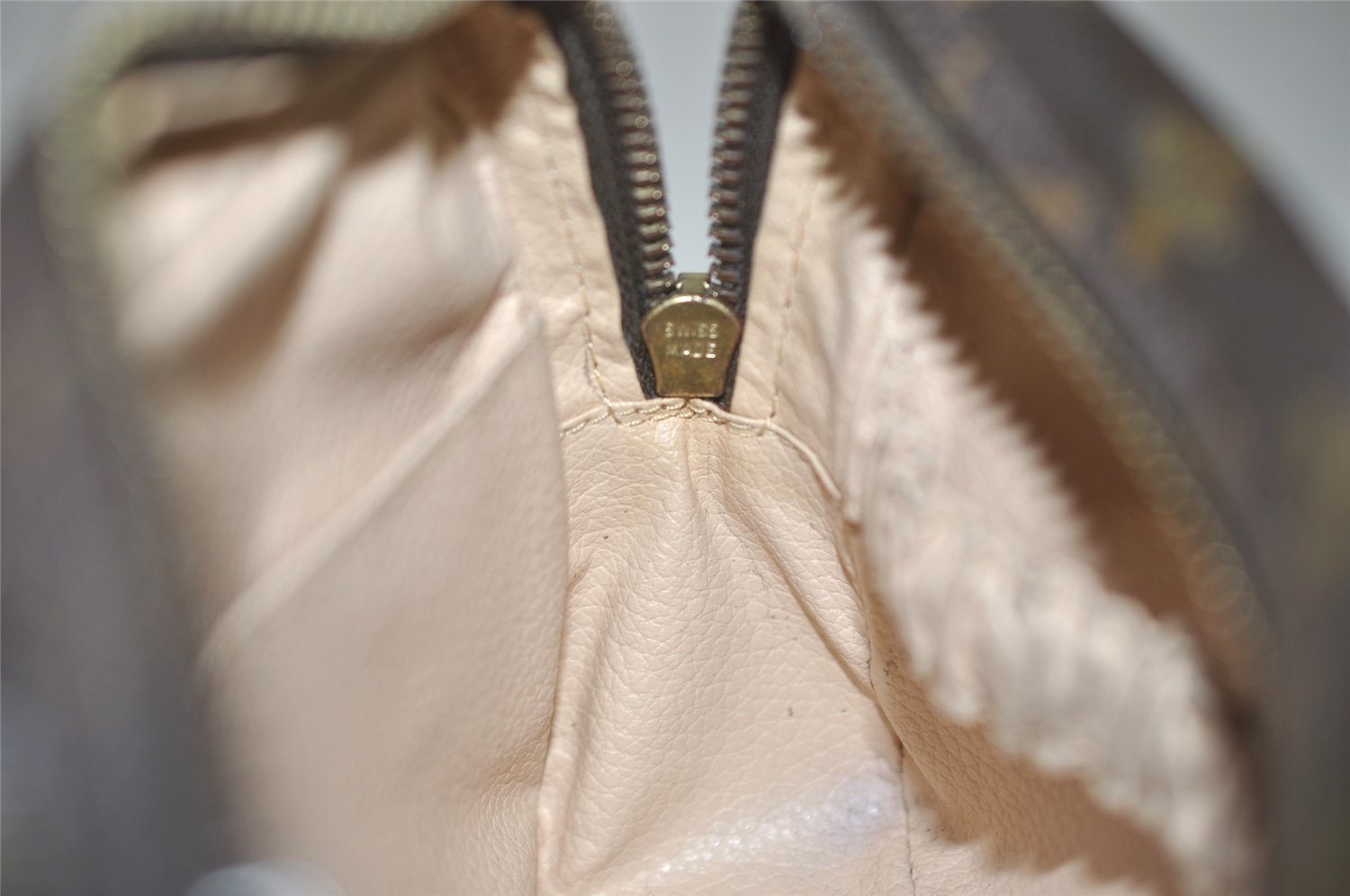 Auth Louis Vuitton Monogram Trousse Toilette 18 Clutch Hand Bag M47526 LV 8292I