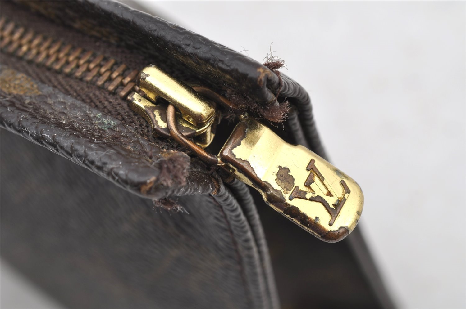 Auth Louis Vuitton Monogram Poche Toilette 19 M47544 Cosmetics Pouch Junk 8298I