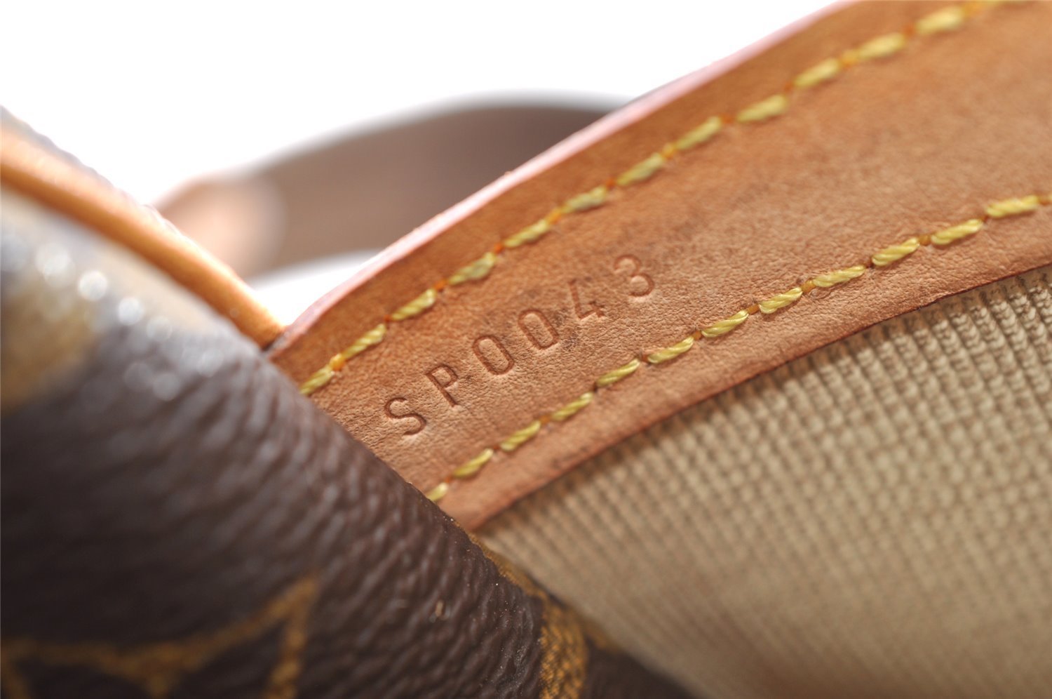 Authentic Louis Vuitton Monogram Reporter PM Shoulder Cross Bag M45254 LV 8300I