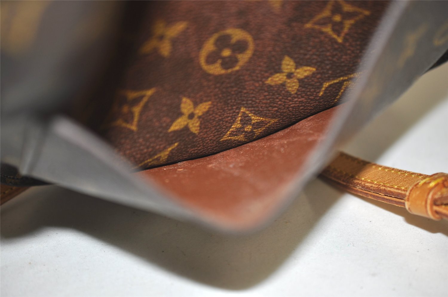 Authentic Louis Vuitton Monogram Saint Cloud MM M51243 Shoulder Cross Bag 8308J