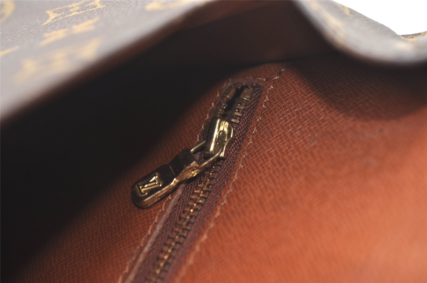 Authentic Louis Vuitton Monogram Saint Cloud MM M51243 Shoulder Cross Bag 8308J