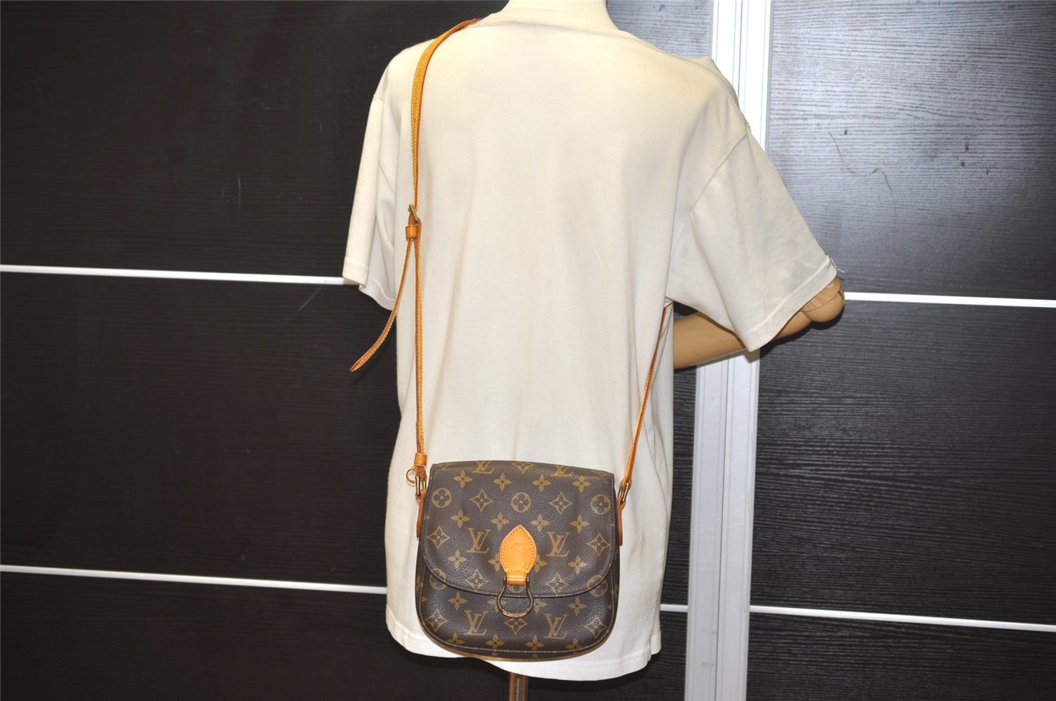 Authentic Louis Vuitton Monogram Saint Cloud MM M51243 Shoulder Cross Bag 8308J