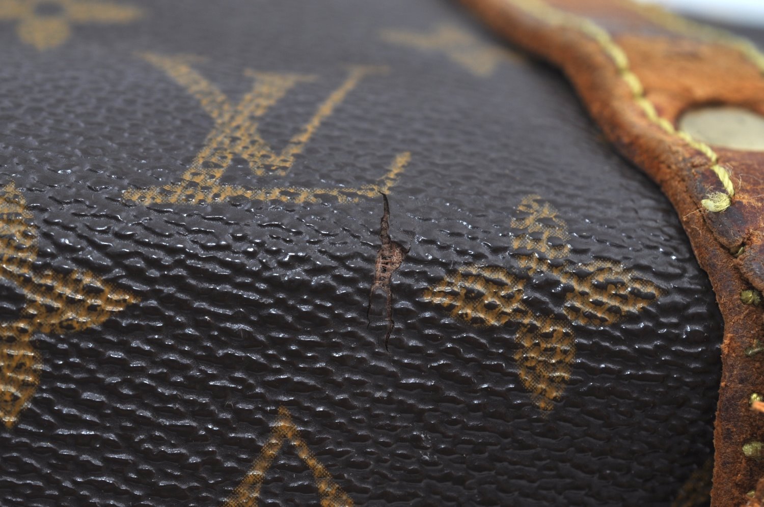 Authentic Louis Vuitton Monogram Saumur 30 Shoulder Cross Bag M42256 LV 8322H