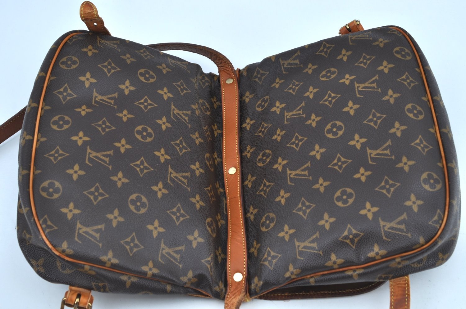 Authentic Louis Vuitton Monogram Saumur 30 Shoulder Cross Bag M42256 LV 8322H