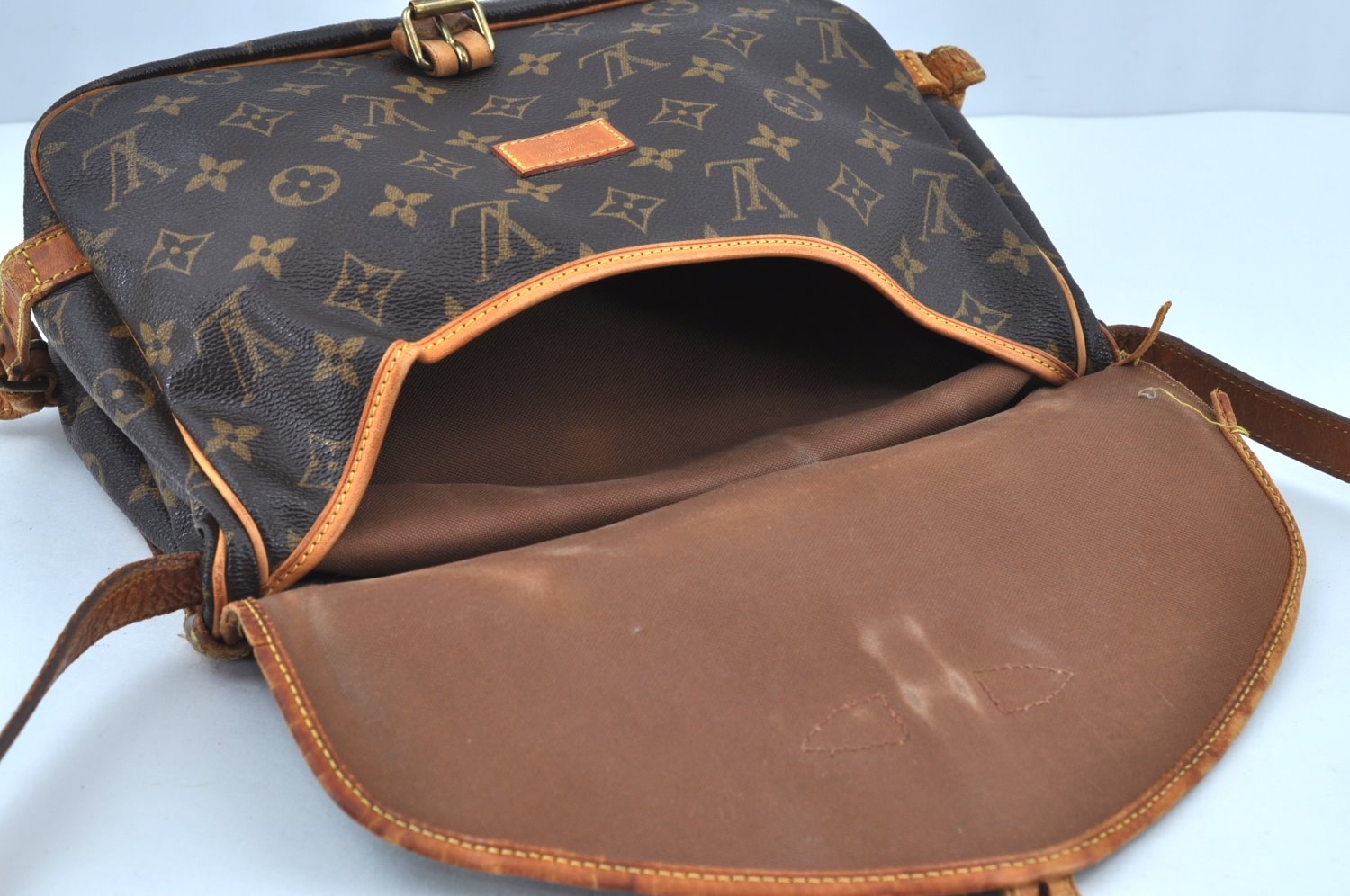 Authentic Louis Vuitton Monogram Saumur 30 Shoulder Cross Bag M42256 LV 8322H
