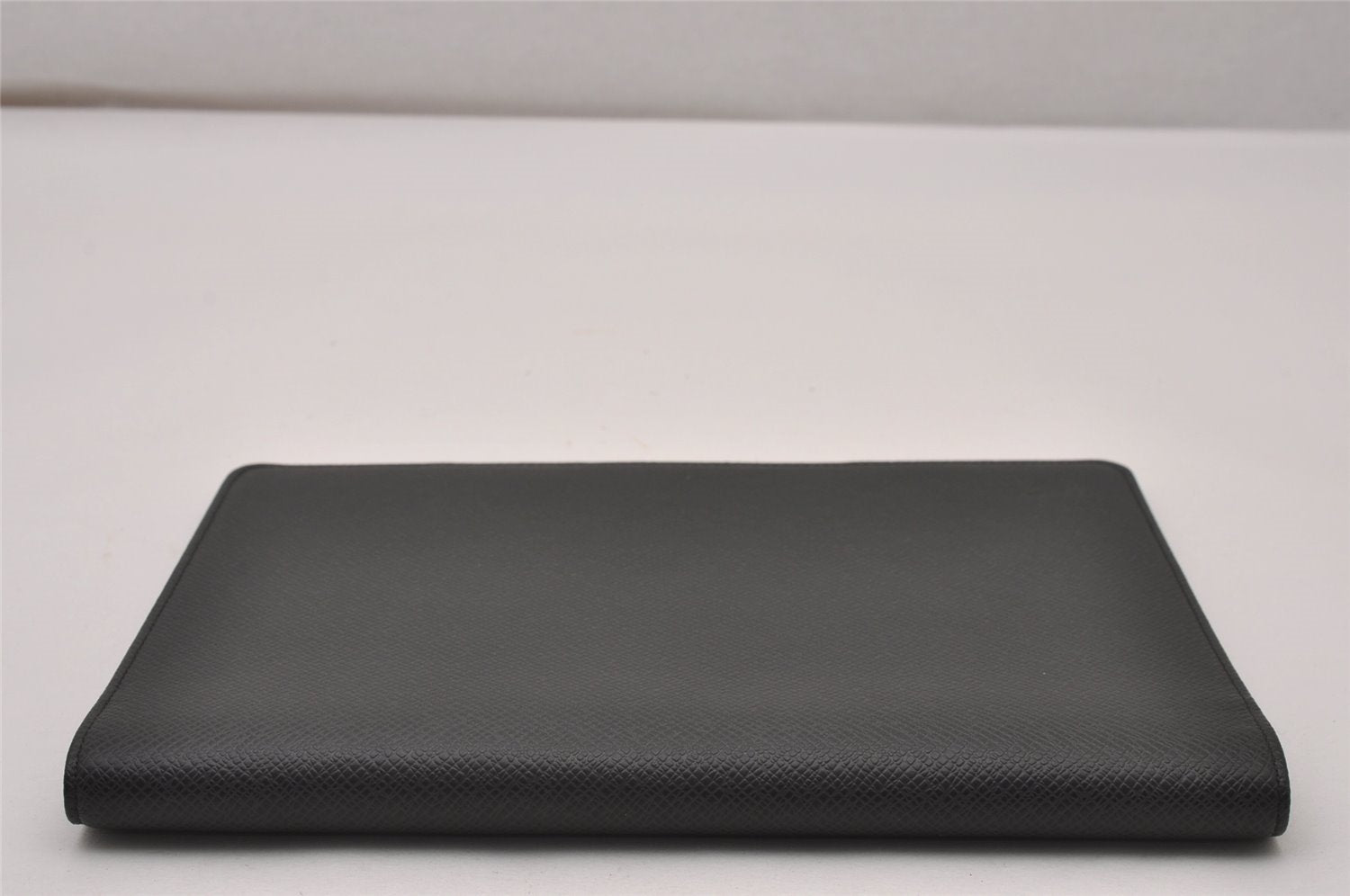 Authentic Louis Vuitton Taiga Agenda Bureau Notebook Cover Black R20409 LV 8324I