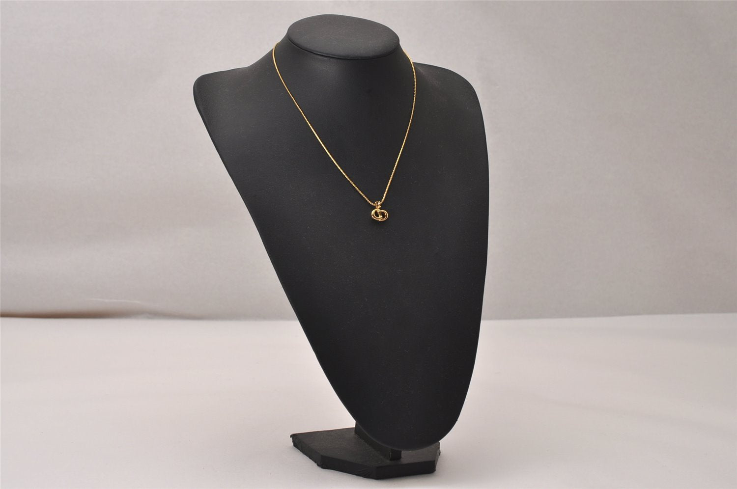 Authentic Christian Dior Gold Tone Chain Pendant Necklace CD 8331J