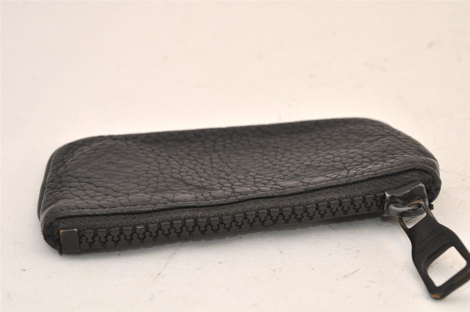 Authentic Louis Vuitton Taurillon Monogram Pochette Cles Black M67452 LV 8331M